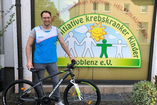 Decathlon und Herr Glaubez spenden Fahrrad